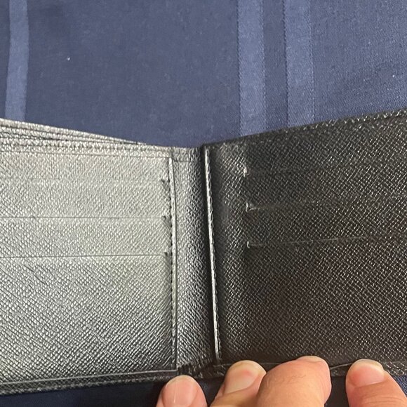 Louis Vuitton Men's Taiga Multiple Wallet - Picture 4 of 4